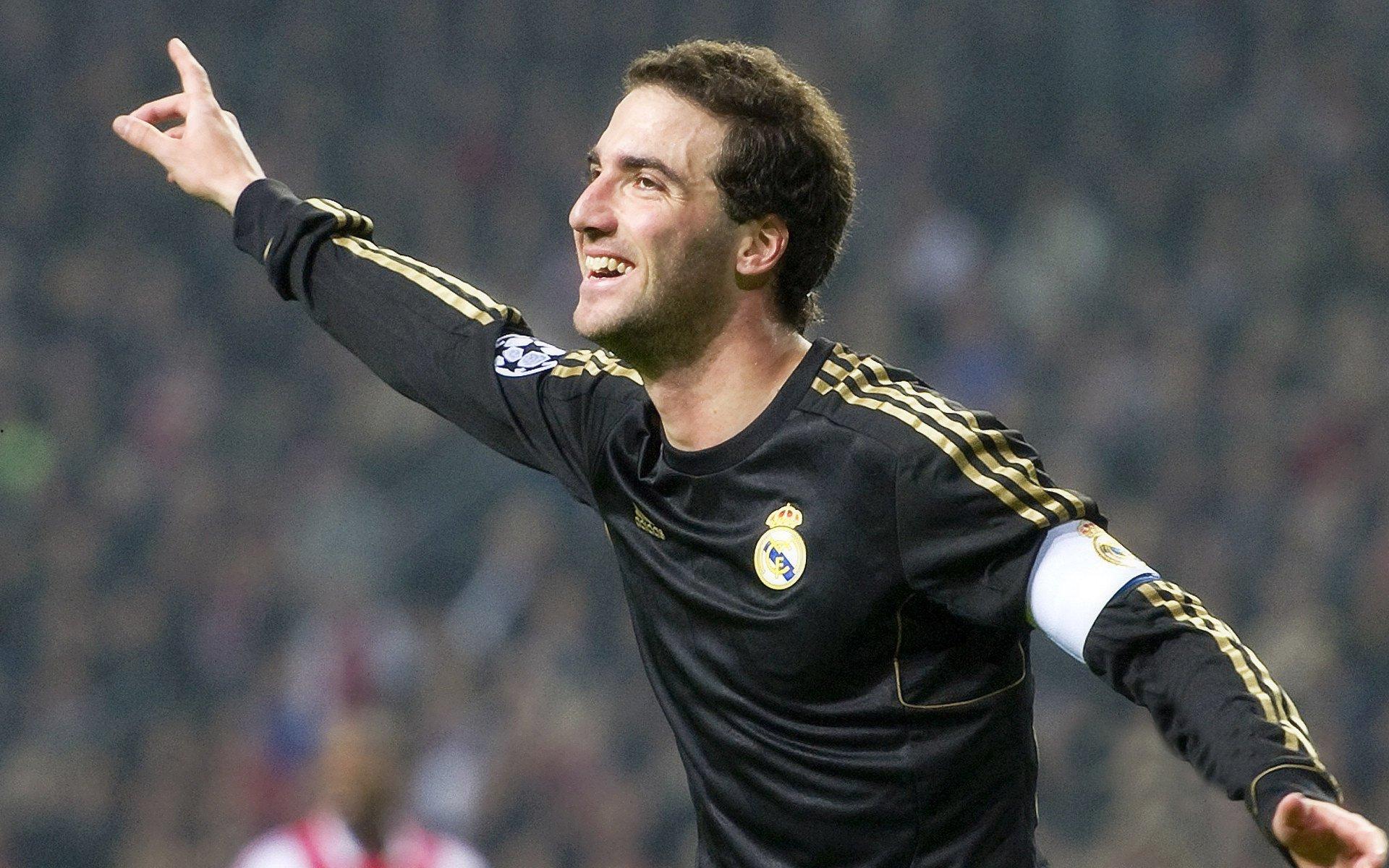 德甲联赛激战正酣,拜仁慕尼黑紧追勒沃库森