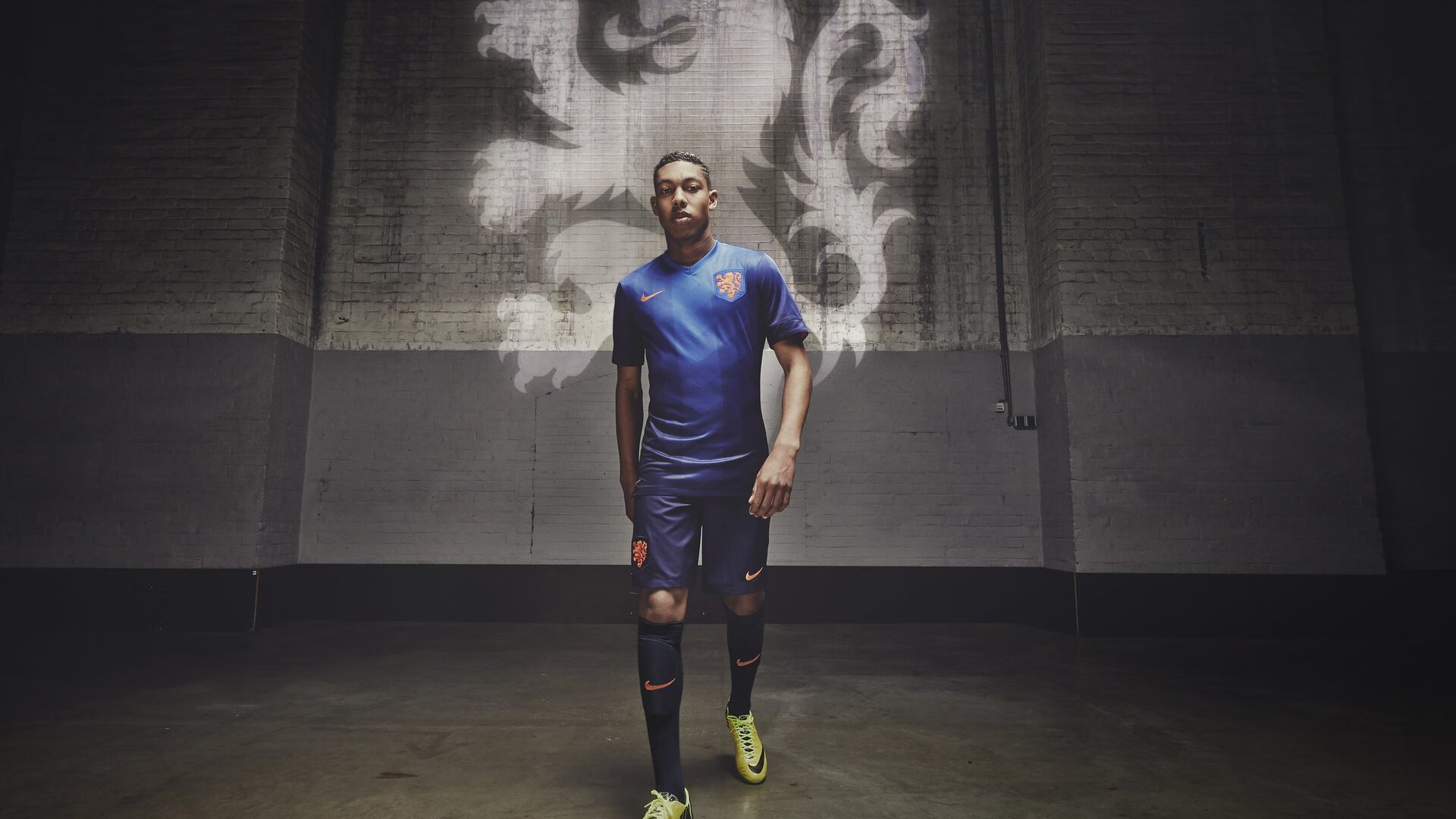 23岁新星打破尘封15年世界纪录,田径赛场再创历史